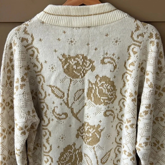 Vintage Dana Scott Like New Cream Sweater with Gold Rose Pattern. Size L - Picture 7 of 12